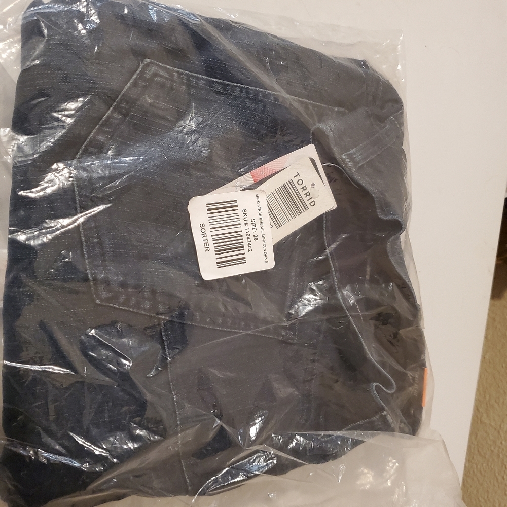 Dark blue bombshell jeans